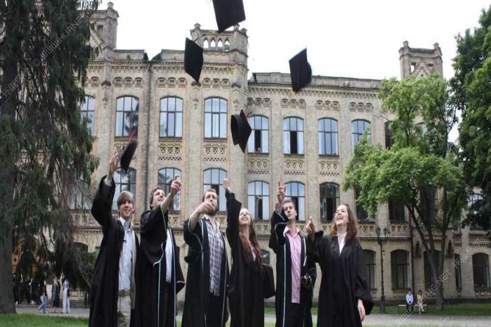 我们最终要回国与父母永别